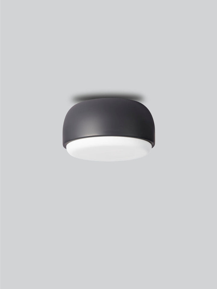 Over Me 20 tak / vegglampe-Taklamper-Northern-Svart-NOn__674-Lightup.no