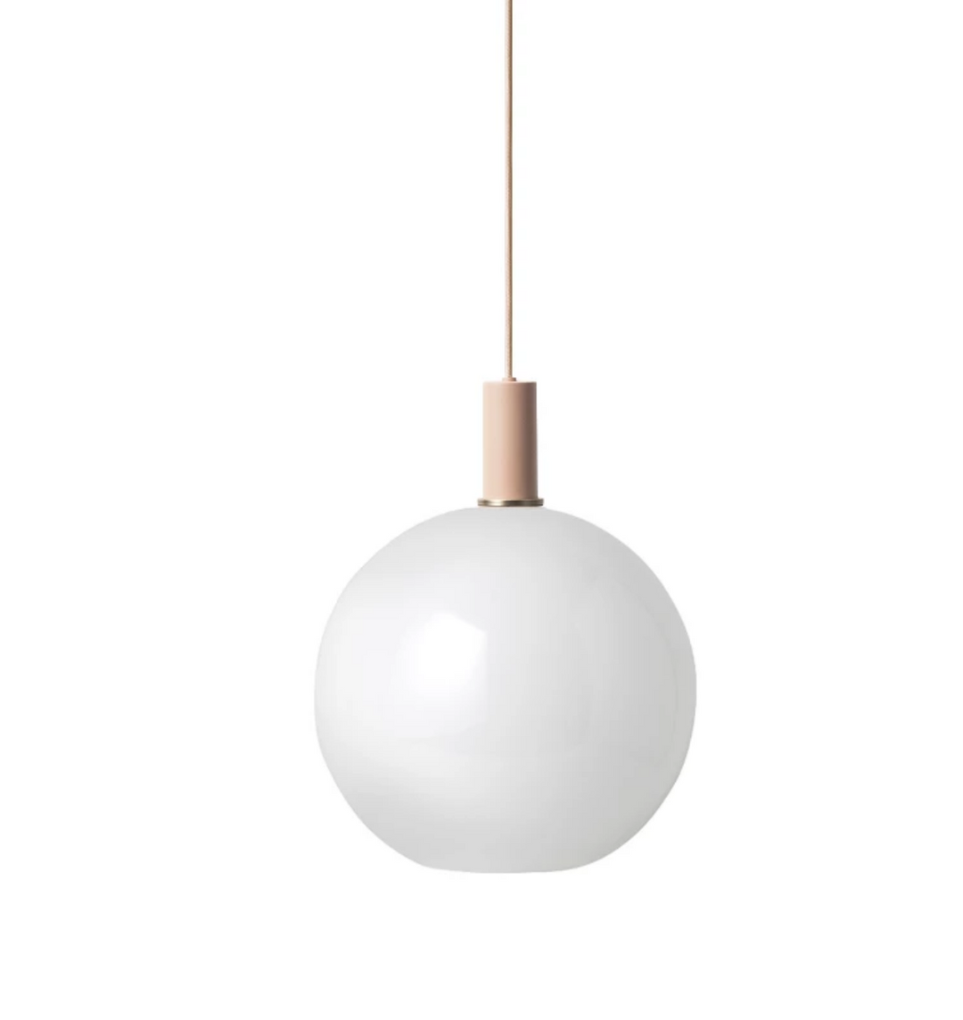 Taklampe Collect Sphere-Low Socket Rosa-Takpendler-Ferm Living-Rosa-Feg__5148+5112-Lightup.no