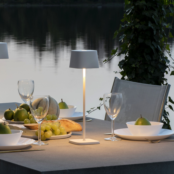 Capri bordlampe oppladbar utendørs IP54 - Hvit-Utebelysning Hagebelysning-Konstsmide-Hvit-7814-250-Lightup.no