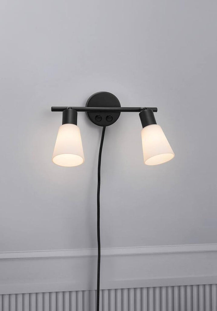 Cole vegglampe dobbel - Svart/Opalglass-Vegglamper-Nordlux-Svart / Opal-2112890003-Lightup.no