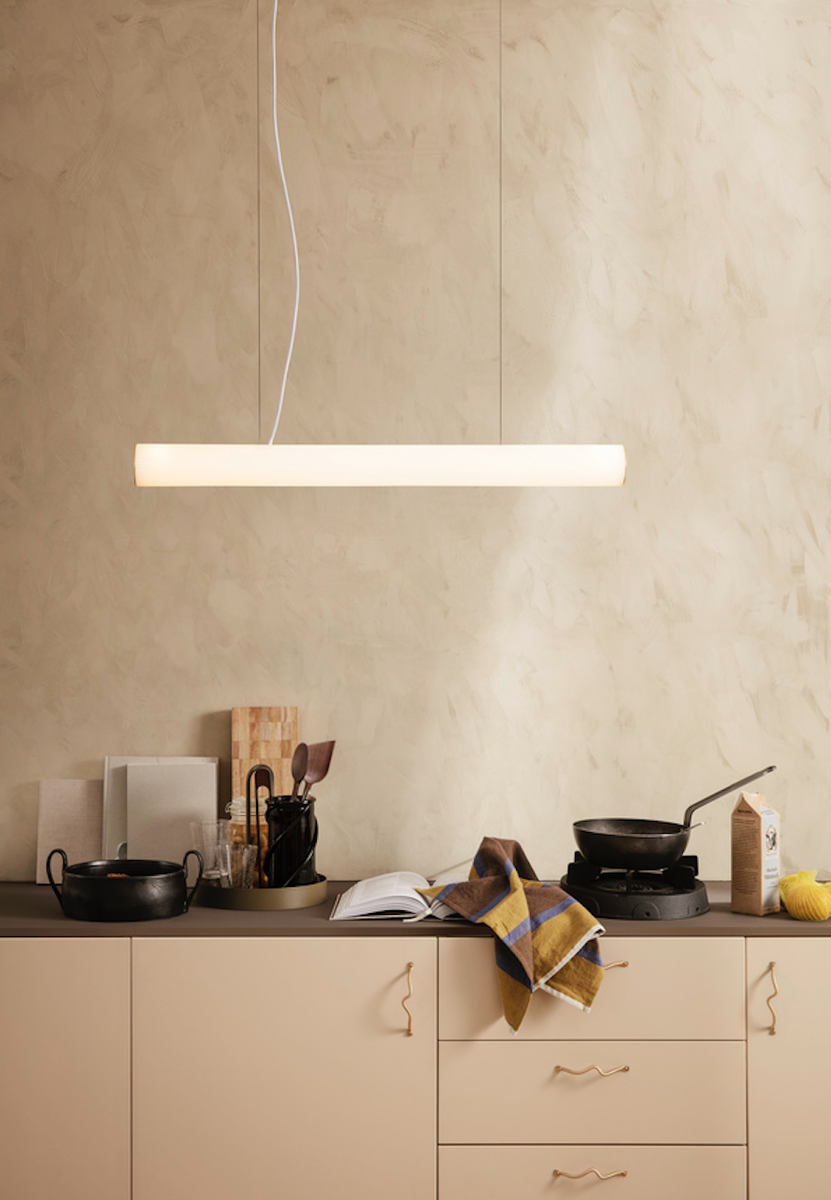 Vuelta takpendel 100cm - hvit /messing-Takpendler-Ferm Living-Messing / Opal-Feg__1104263020-Lightup.no